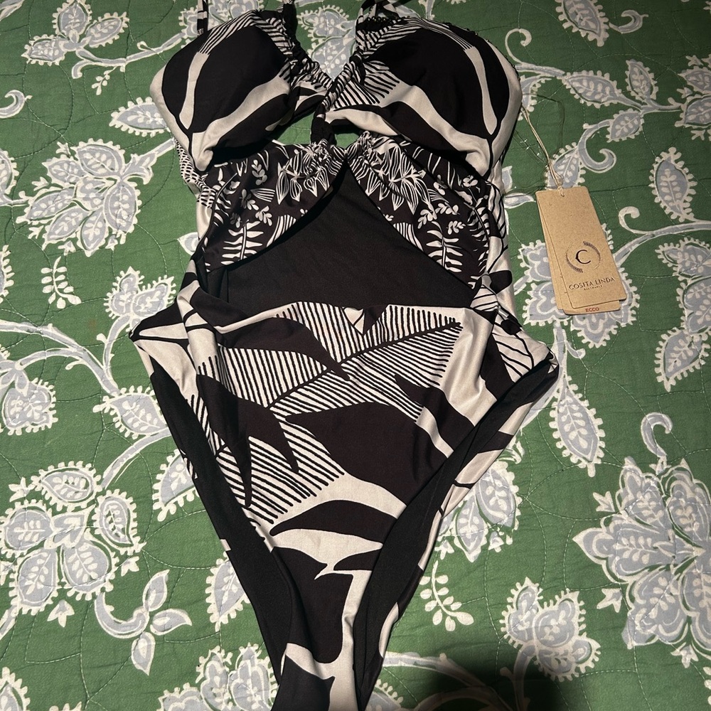 Cosita Linda Black and White Cut Out One Piece Swimsuit NWT - Picture 2 of 6